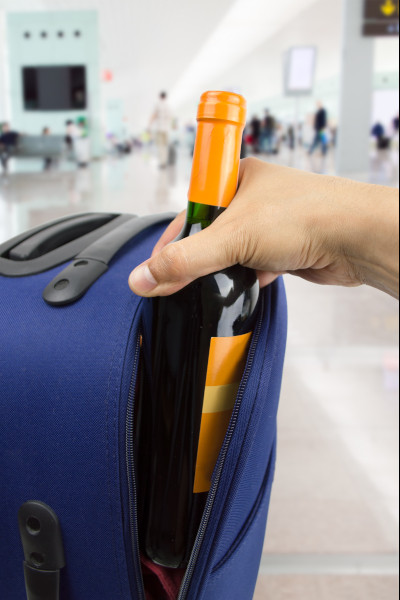 Если вы везете с собой алкоголь, то его обязательно нужно будет сдавать в багаж. Одному пассажиру, обычно разрешается ...